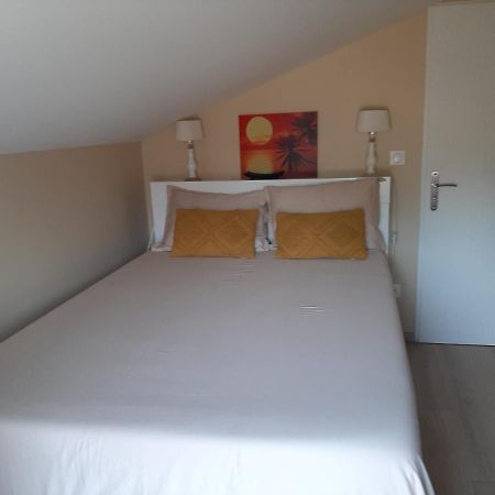 Logement Confortable Dans Residence Privee A Amplepuis Exteriör bild