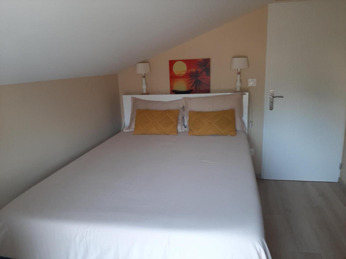 Logement Confortable Dans Residence Privee A Amplepuis Exteriör bild
