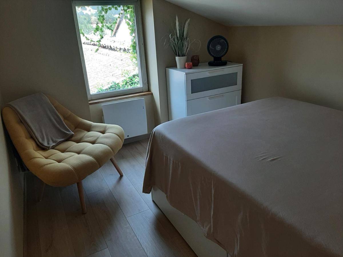 Logement Confortable Dans Residence Privee A Amplepuis Exteriör bild