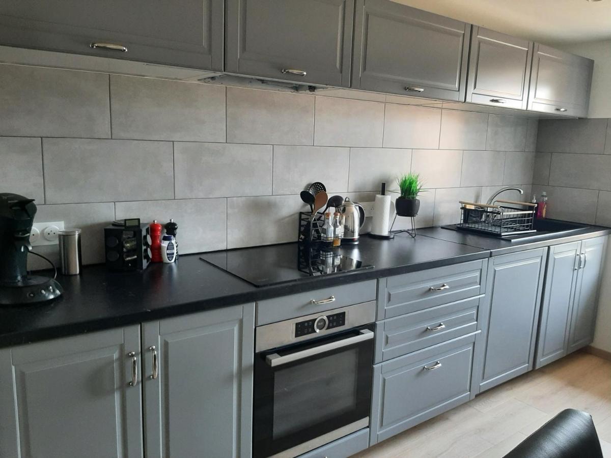 Logement Confortable Dans Residence Privee A Amplepuis Exteriör bild