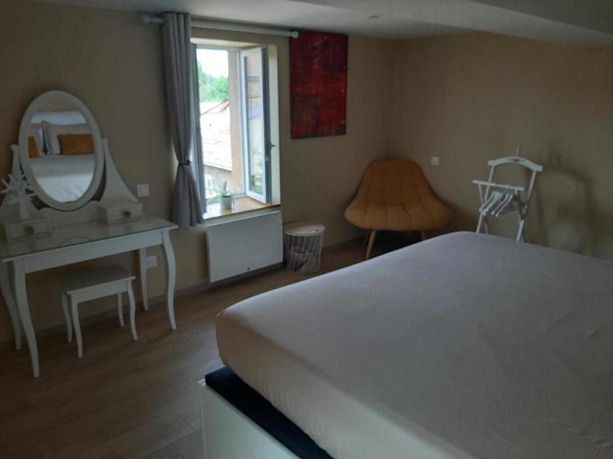 Logement Confortable Dans Residence Privee A Amplepuis Exteriör bild