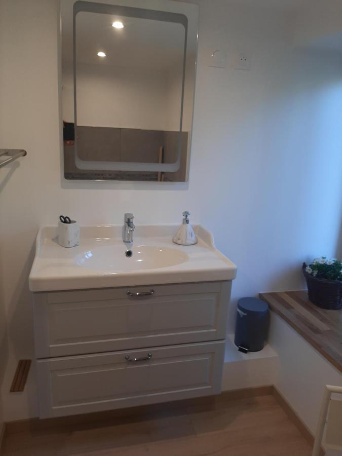 Logement Confortable Dans Residence Privee A Amplepuis Exteriör bild